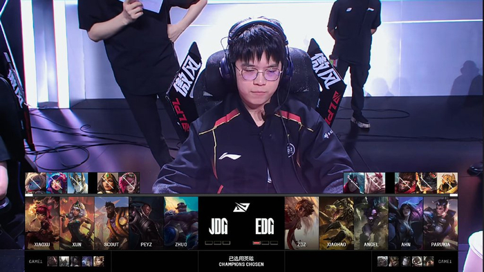 T1鏖战EDG,Jankos极限生还后反打鏖战多局四强赛,引爆全场热议 T1鏖战EDG,Jankos极限生还后反打鏖战多局四强赛,引爆全场热议