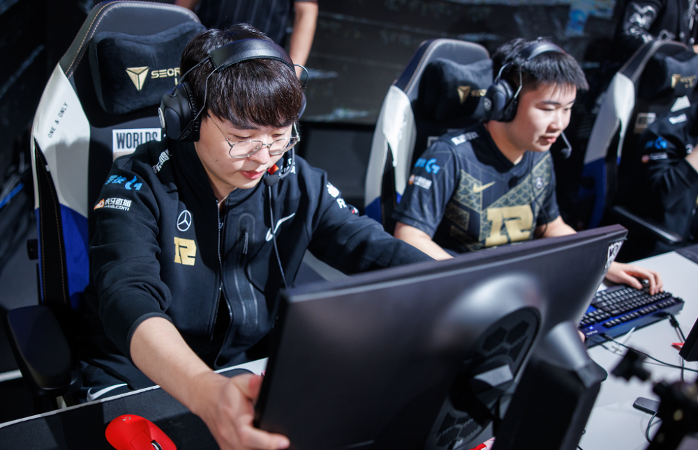 开云-T1鏖战EDG,Jankos极限生还后反打鏖战多局四强赛,引爆全场热议