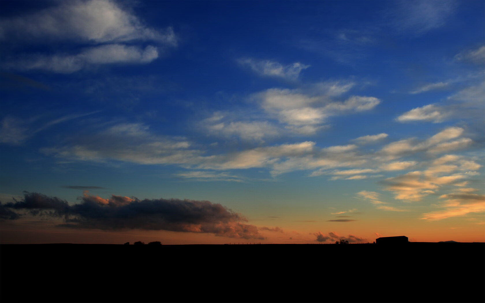欧冠决赛焦点战,国王队爆冷淘汰深圳队,续写黑马传奇